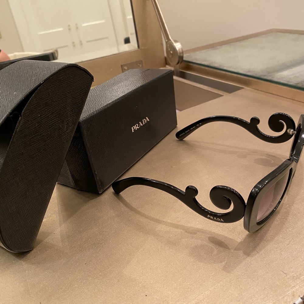 Prada like new sunglasses in excellent condition - Picture 4 of 7